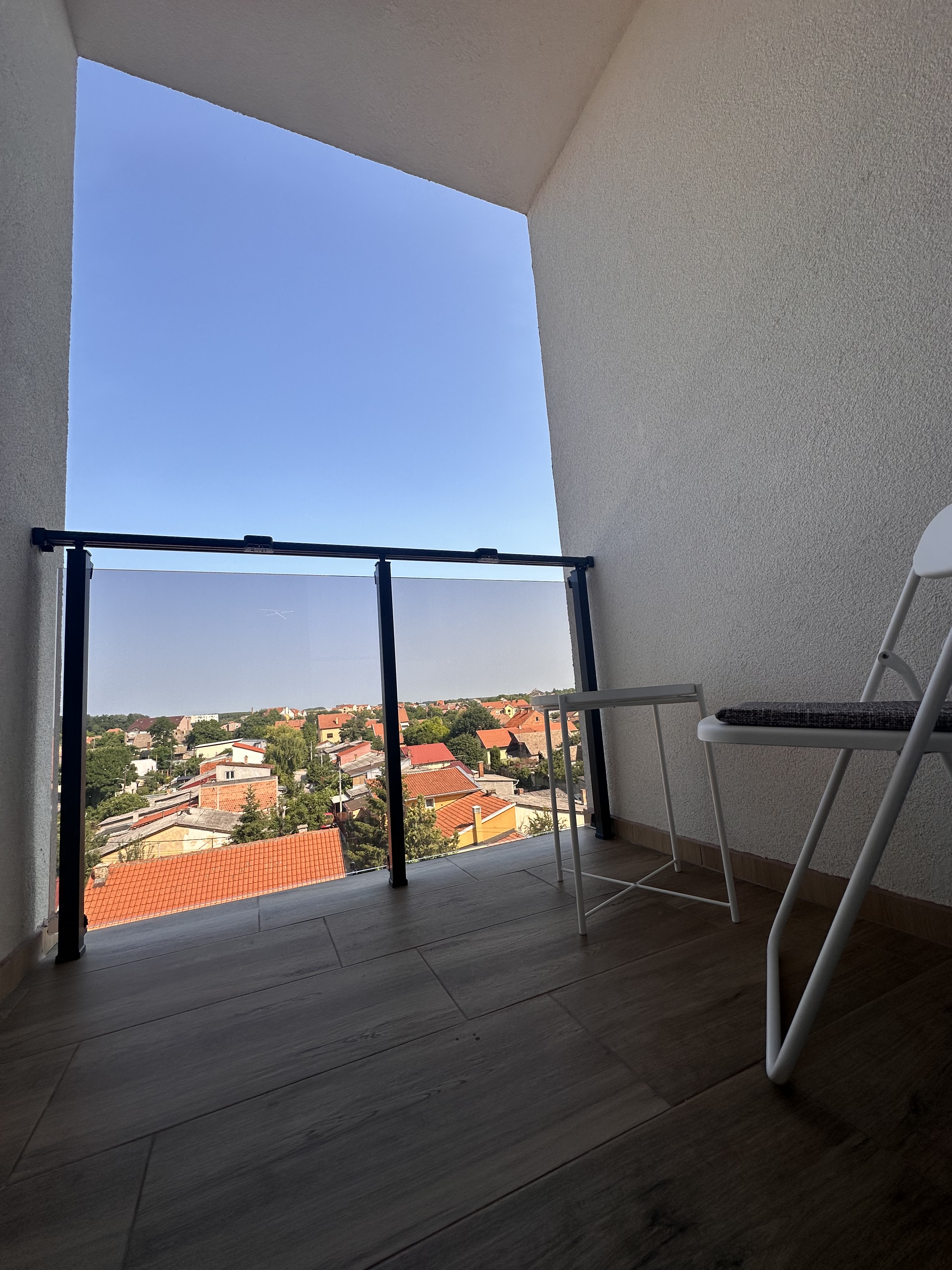 Otvoren pogled sa terase apartmana MOKKA na Pančevo